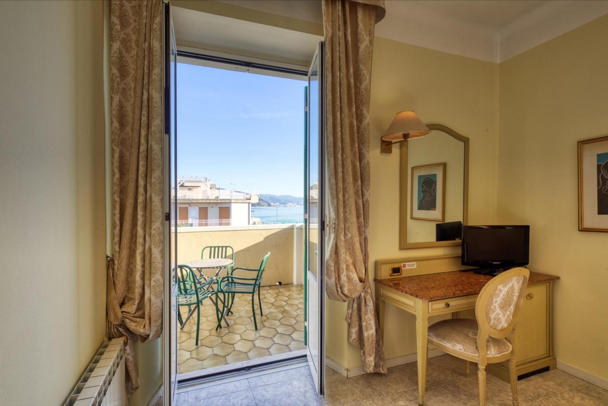 Ena Hotel Arenzano Buitenkant foto