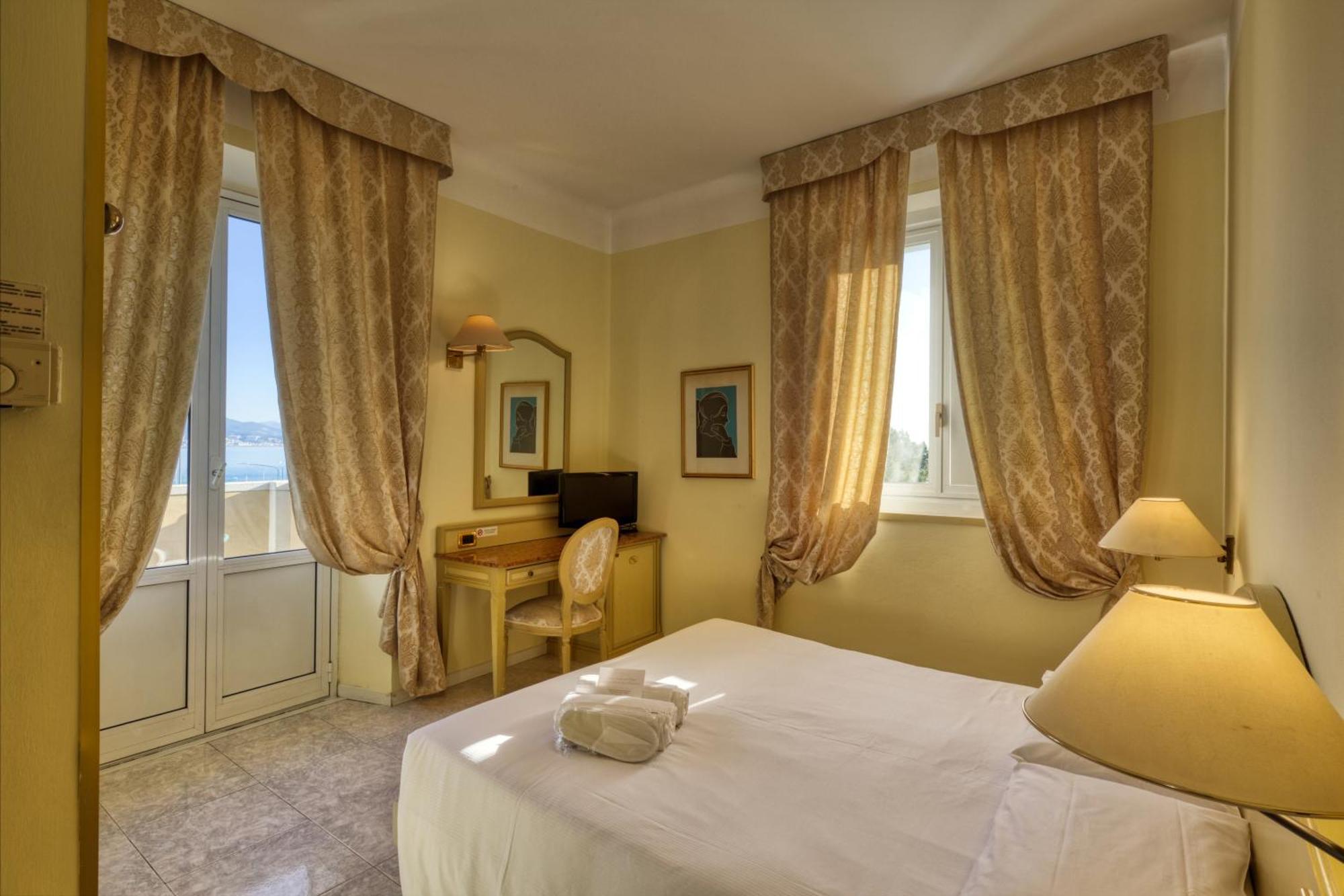 Ena Hotel Arenzano Buitenkant foto