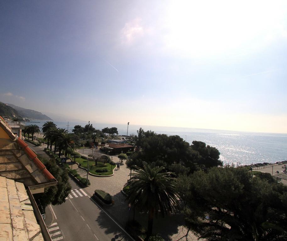 Ena Hotel Arenzano Buitenkant foto